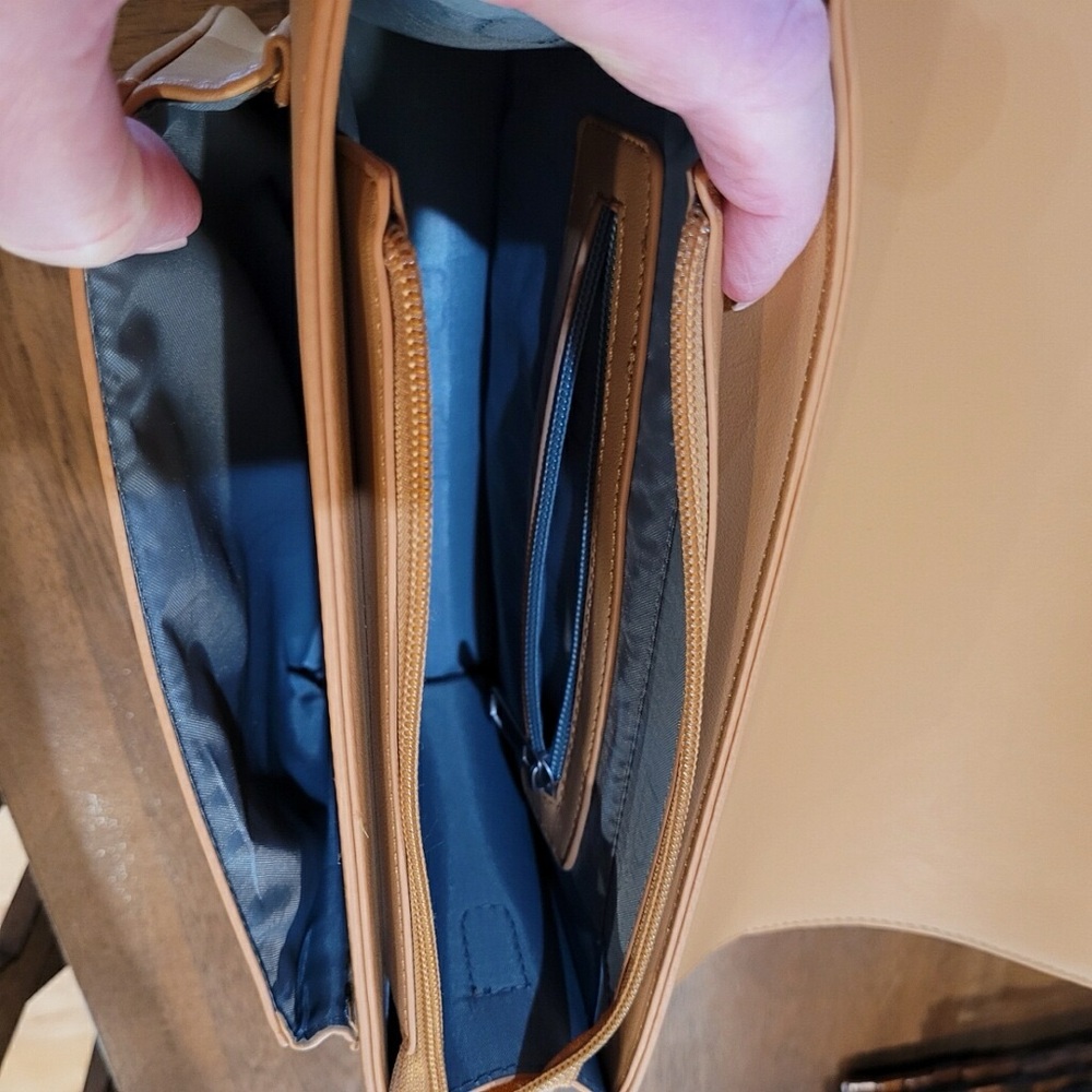Pixie Mood Zoe Crossbody bag purse Honey color. Premium vegan leather Smoke free - Picture 7 of 12